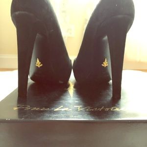 Pour La Victoire black suede almond toe pump